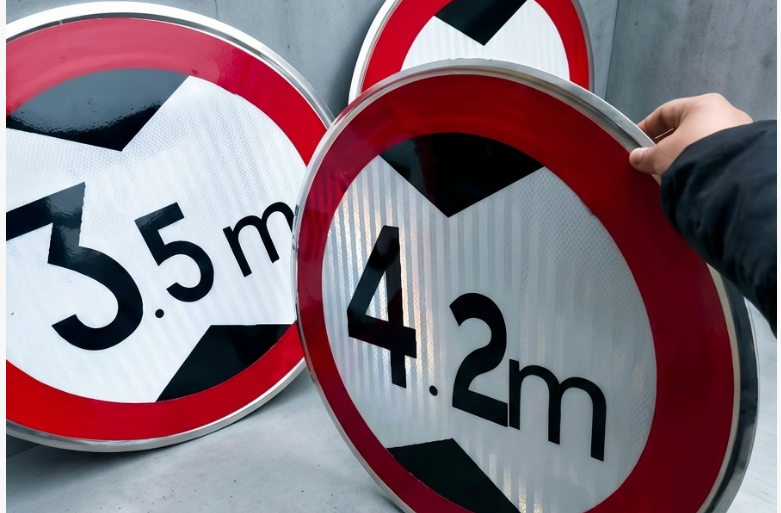 佛山禅城区商场地下停车场限速标识制作安装工程